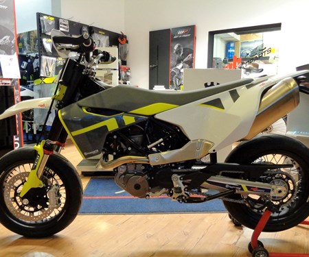 >>> HUSQVARNA 701 SUPERMOTO - 2020  AB SOFORT BEI UNS ZU BESTAUNEN<<<