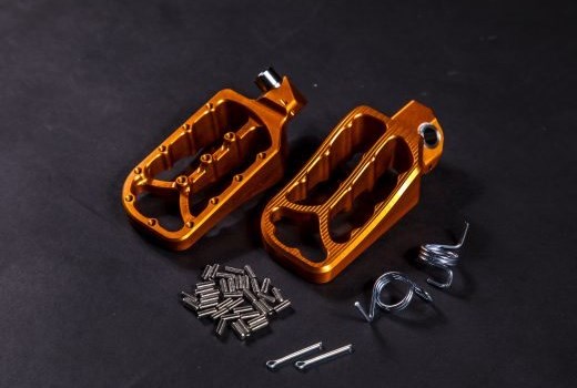 Größere und tiefere Fußrasten für KTM  Adventures & Husquarna 701  - Bild 1