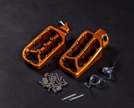 Größere und tiefere Fußrasten für KTM  Adventures & Husquarna 701 