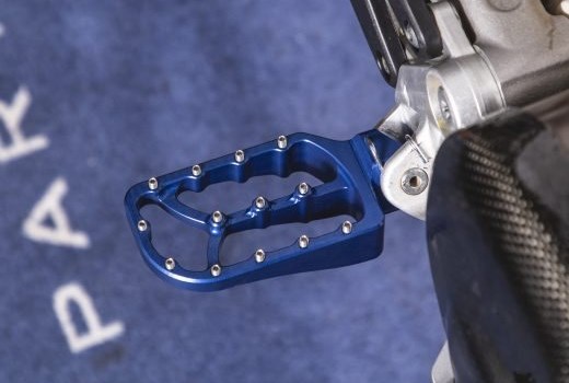 Größere und tiefere Fußrasten für KTM  Adventures & Husquarna 701  - Bild 2