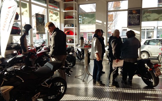 Kommt vorbei auf einen leckeren Glühwein!  - Bild 6