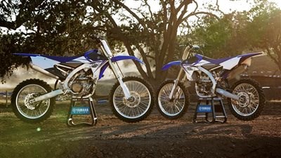 NEU YZ450F und YZ250F - Leichter, schneller, spontaner NEU YZ450F und YZ250F - Leichter, schneller, spontaner