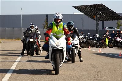 Kurventraining am LUK Driving Center 27.07.2013 Bild 1: Kurventraining am LUK Driving Center 27.07.2013