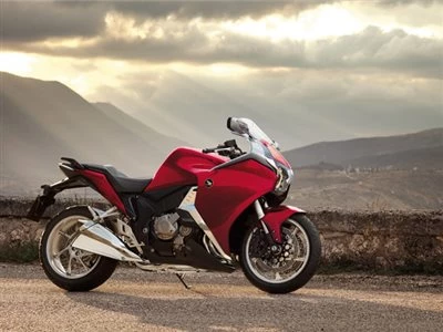 Honda Semmler - Höchste Zeit für einen Partnertausch Bild 2: Honda Semmler - Höchste Zeit für einen Partnertausch