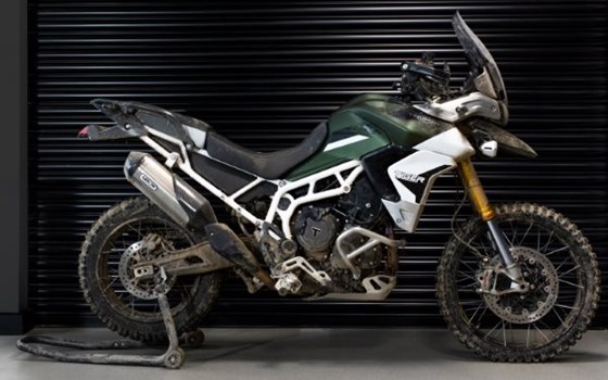 TRIUMPH GOES 007 - Bild 2