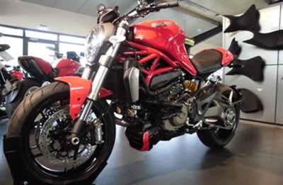 SIE IST DA: DIE NEUE DUCATI MONSTER 1200