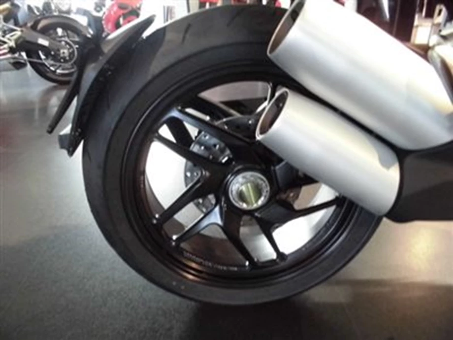 SIE IST DA: DIE NEUE DUCATI MONSTER 1200 Bild 9: SIE IST DA: DIE NEUE DUCATI MONSTER 1200