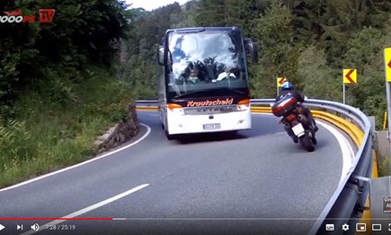 Die richtige Linie auf der Landstrasse: Neues Video von 1000PS.at online
