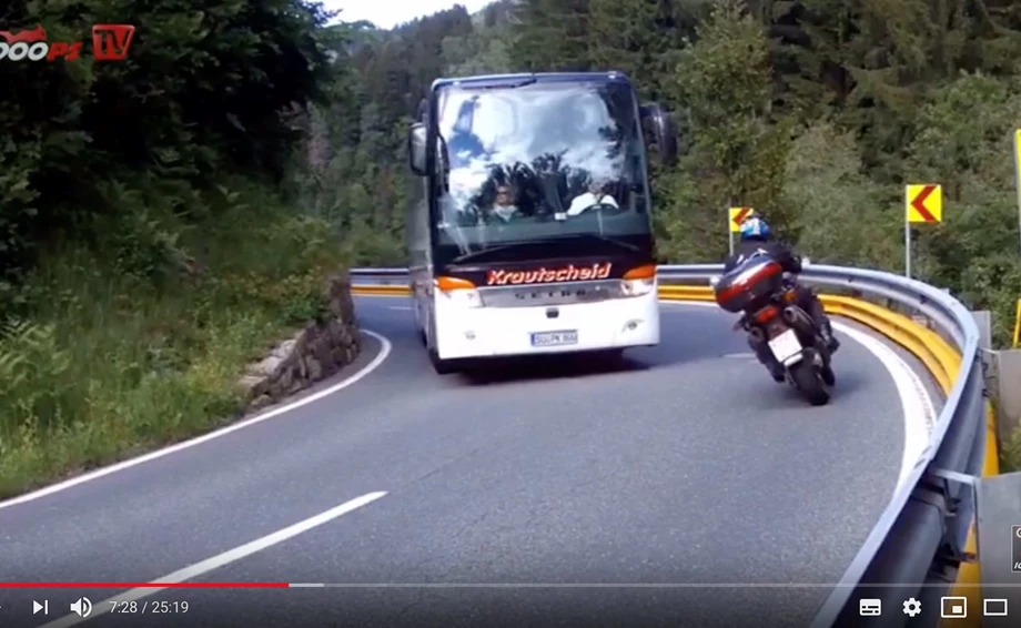 Die richtige Linie auf der Landstrasse: Neues Video von 1000PS.at online Bild 1: Die richtige Linie auf der Landstrasse: Neues Video von 1000PS.at online