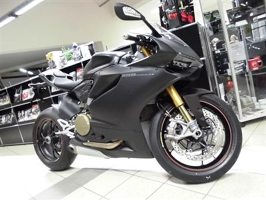 Soeben frisch eingetroffen: Panigale 1199 S in Dark Stealth99 S in Dark St Bild 1: Soeben frisch eingetroffen: Panigale 1199 S in Dark Stealth99 S in Dark St