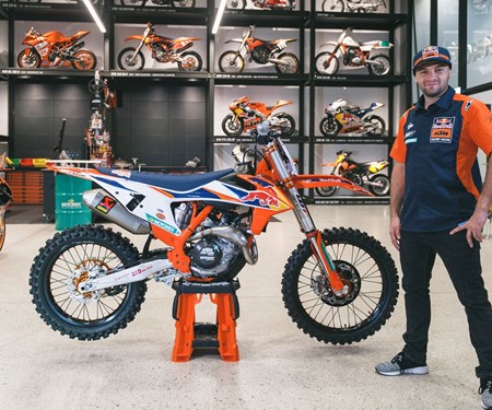 DIE NEUE KTM 450 SX-F FACTORY EDITION IST AUF SIEG GETRIMMT