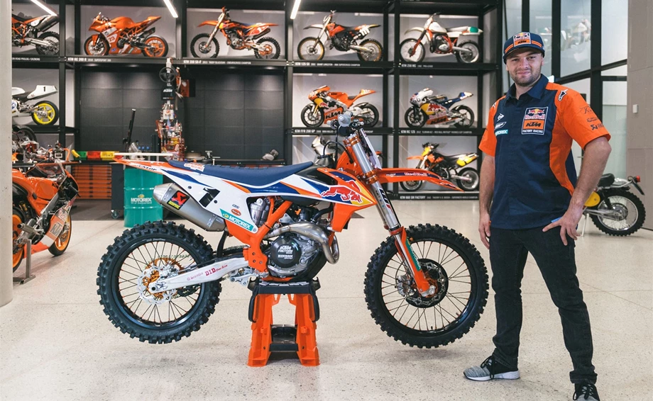 DIE NEUE KTM 450 SX-F FACTORY EDITION IST AUF SIEG GETRIMMT Bild 1: DIE NEUE KTM 450 SX-F FACTORY EDITION IST AUF SIEG GETRIMMT