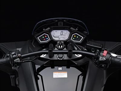 Honda Semmler - Honda NM4 Vultus Bild 3: Honda Semmler - Honda NM4 Vultus