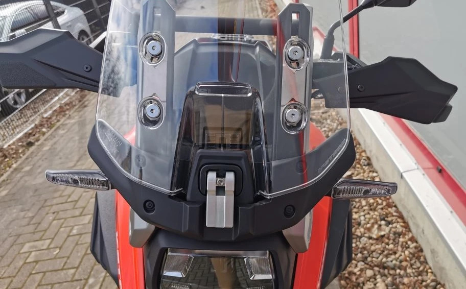 Endlich da! Die neue V-Strom 1050 XT. Bild 5: Endlich da! Die neue V-Strom 1050 XT.