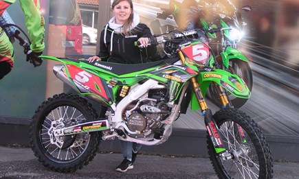 Girl on the MX-Track !