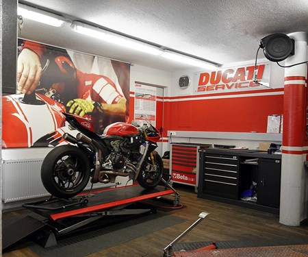 CORONA Ersatzprogramm b. DUCATISALZBURG CORONA Ersatzprogramm b. DUCATISALZBURG