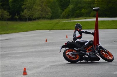 1. Schräglagentraining auf der KTM 390 Duke Bild 4: 1. Schräglagentraining auf der KTM 390 Duke