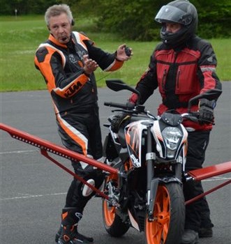 1. Schräglagentraining auf der KTM 390 Duke - Bild 5