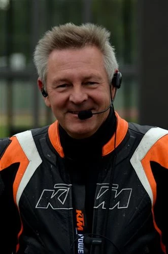 1. Schräglagentraining auf der KTM 390 Duke Bild 6: 1. Schräglagentraining auf der KTM 390 Duke