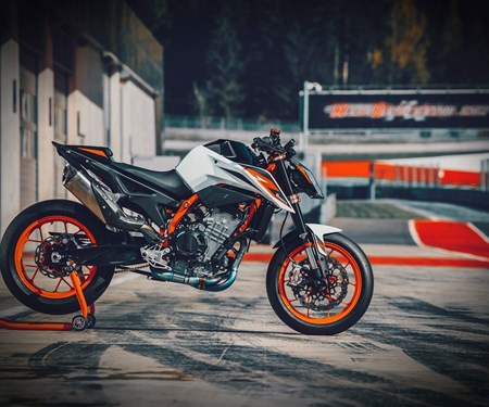KTM 890 Duke Präsentation  KTM 890 Duke Präsentation