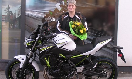 Kawasaki Z 650 an Bikerin übergeben!