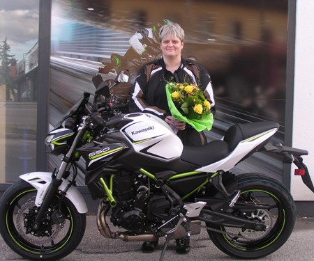 Kawasaki Z 650 an Bikerin übergeben! Kawasaki Z 650 an Bikerin übergeben!