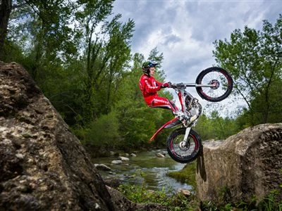 Honda Semmler - COTA 4RT Race Replica  Bild 3: Honda Semmler - COTA 4RT Race Replica