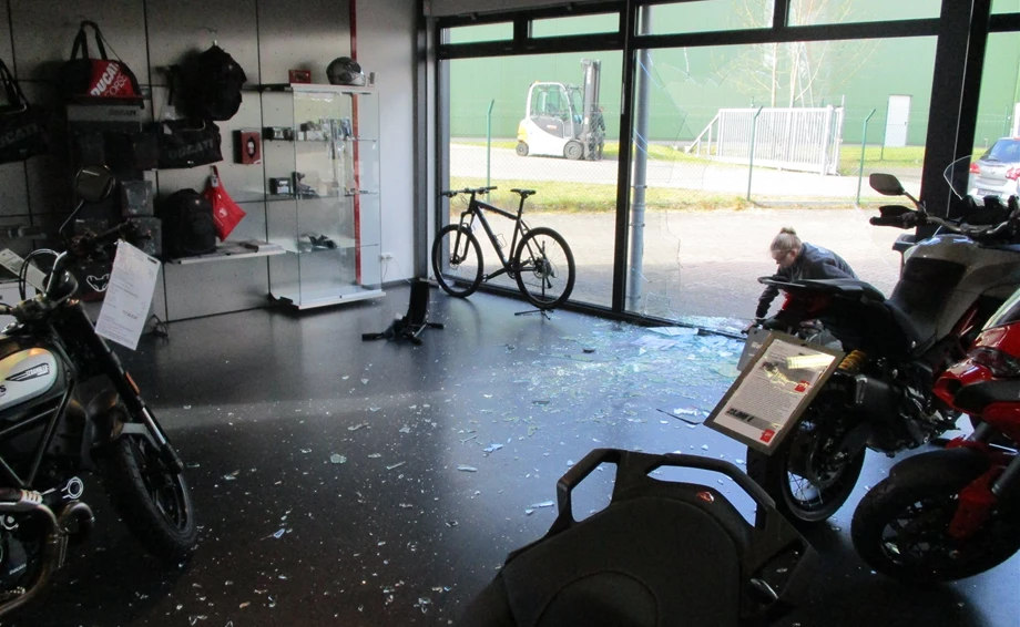 Motorrad-Diebstahl / Einbruch Bild 2: Motorrad-Diebstahl / Einbruch