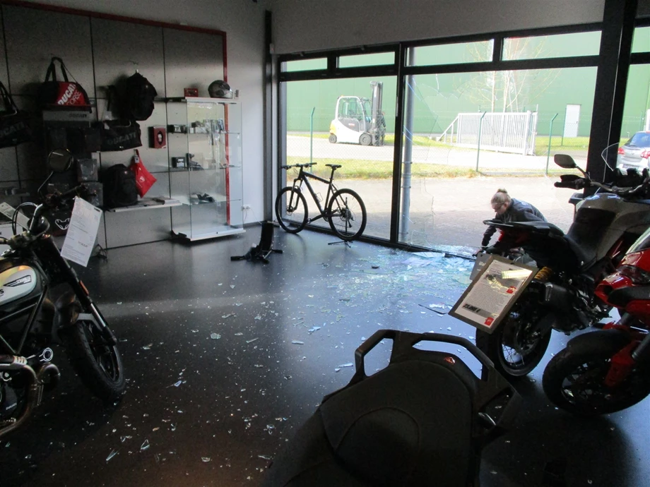 Motorrad-Diebstahl / Einbruch Bild 2: Motorrad-Diebstahl / Einbruch