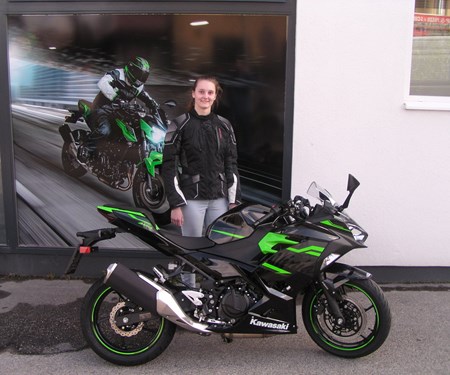 Die Anzahl der Bikerinnen erhöht sich! Die Anzahl der Bikerinnen erhöht sich!