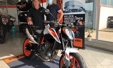 FAHRZEUGÜBERGABE KTM 890 DUKE
