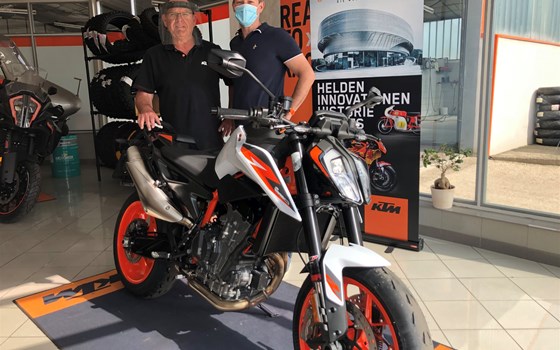 FAHRZEUGÜBERGABE KTM 890 DUKE - Bild 1 FAHRZEUGÜBERGABE KTM 890 DUKE - Bild 1