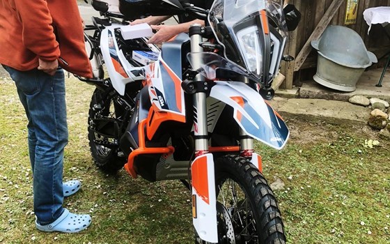 FAHRZEUGAUSLIEFERUNG KTM 790 ADVENTURE R RALLY - Bild 2 FAHRZEUGAUSLIEFERUNG KTM 790 ADVENTURE R RALLY - Bild 2