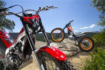 Montesa Cota 4RT260 und Cota 4RT Race Replica 2015 Montesa Cota 4RT260 und Cota 4RT Race Replica 2015