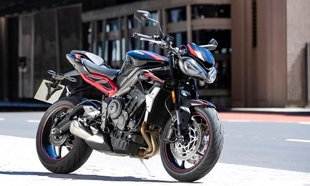 STREET „FIGHT-R“ RELOADED: TRIUMPH PRÄSENTIERT DIE NEUE STREET TRIPLE R