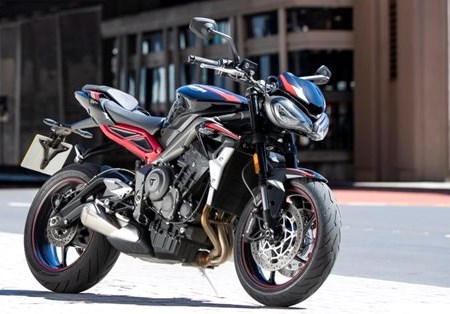 STREET „FIGHT-R“ RELOADED: TRIUMPH PRÄSENTIERT DIE NEUE STREET TRIPLE R STREET „FIGHT-R“ RELOADED: TRIUMPH PRÄSENTIERT DIE NEUE STREET TRIPLE R