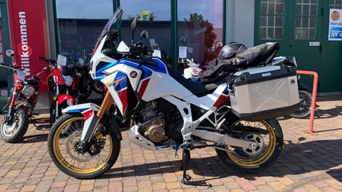 CRF1100 L Africa Twin Adventure Sports (2020-) mit Kofferträgern und Kofferset von Hepco & Becker