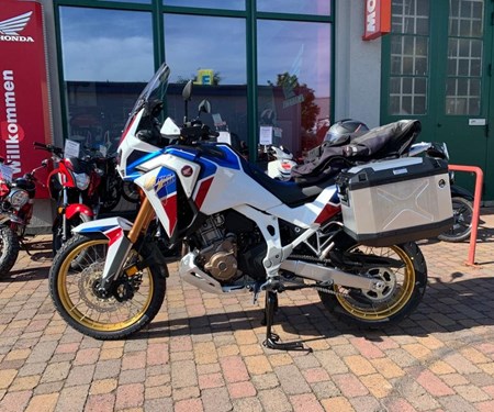 CRF1100 L Africa Twin Adventure Sports (2020-) mit Kofferträgern und Kofferset von Hepco & Becker