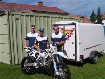 Roland Düringer  fährt eine Husqvarna TE 250 ! Bild 1: Roland Düringer  fährt eine Husqvarna TE 250 !