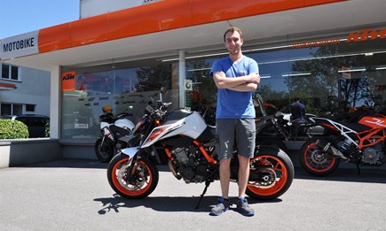 ...KTM 890 DUKE R ....