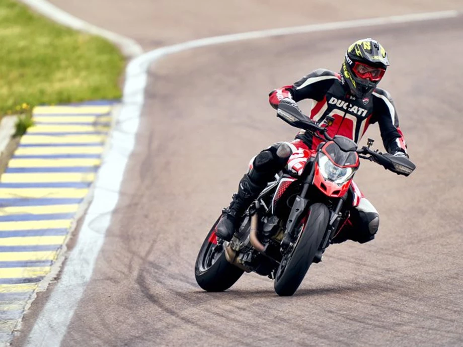 DIE NEUE DUCATI HYPERMOTARD 950 RVE Bild 23: DIE NEUE DUCATI HYPERMOTARD 950 RVE