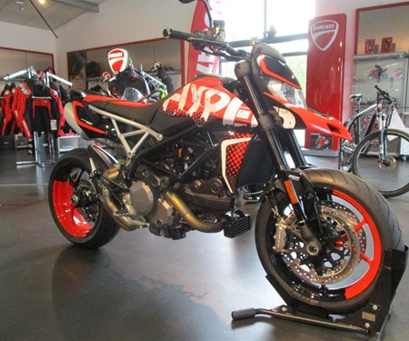 DIE NEUE DUCATI HYPERMOTARD 950 RVE