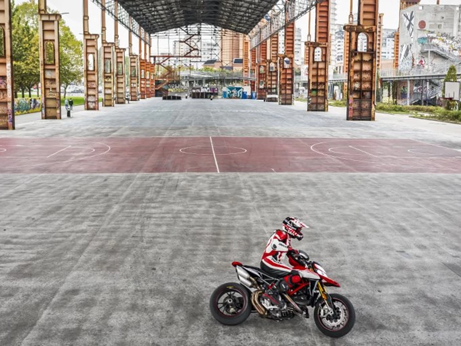 DIE NEUE DUCATI HYPERMOTARD 950 RVE Bild 20: DIE NEUE DUCATI HYPERMOTARD 950 RVE