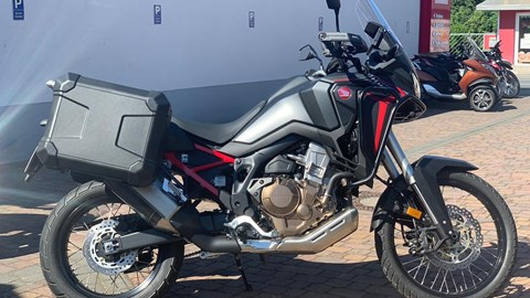 CRF1100L 2020 mit  Zubehörpaket und Motorschutzbügeln