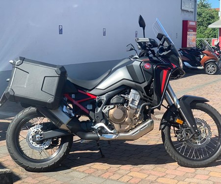 CRF1100L 2020 mit  Zubehörpaket und Motorschutzbügeln