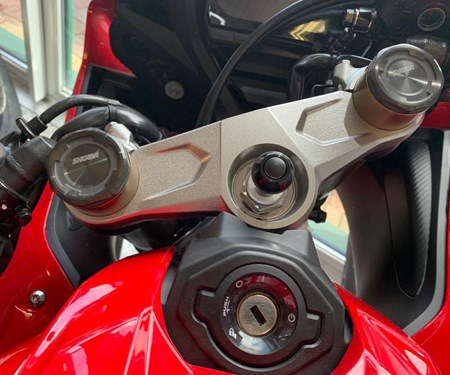 Kugelklemme und USB-Steckdosen auch für Supersportler