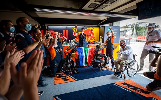 KTM FEIERT HISTORISCHEN MOTOGP™-SIEG - Bild 9 KTM FEIERT HISTORISCHEN MOTOGP™-SIEG - Bild 9