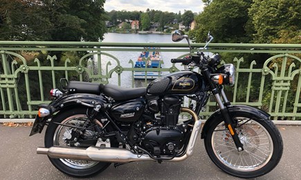 Erleben Sie die wunderschöne Benelli Imperiale 400 ABS live bei uns!