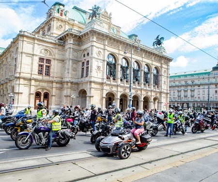 5400 Biker protestieren gegen bestehende und drohende Motorradfahrverbote