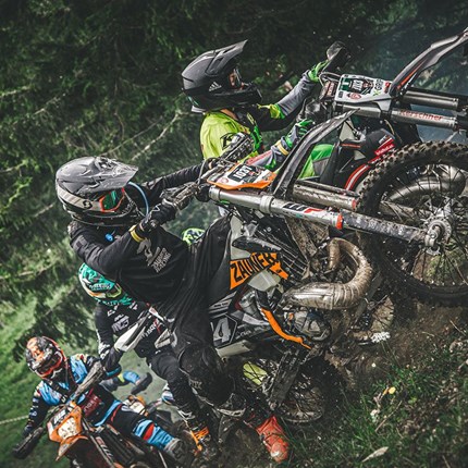 Sieg für Riegler Patrick in der Enduro ÖM 
Sieg für Patrick Riegler bei Ötscher Enduro ÖM
Der KTM Zauner Racing Fahrer Patrick Riegler gewinnt die Junioren Wertung be ... Weiter >>
